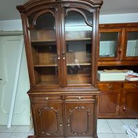Credenza con alzata a 4 ante di cui due in vetro