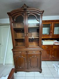 Credenza con alzata a 4 ante di cui due in vetro