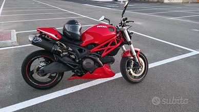 Ducati Monster 696