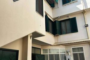 Casa indipendente di 260 m² con 4 locali e box aut