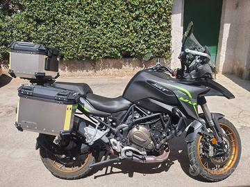 QJ MOTOR SRT 700 X –– TRIS DI BAULETTI