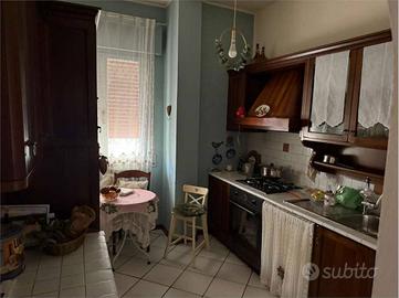 Appartamento di 121 m² con 4 locali e box auto a C
