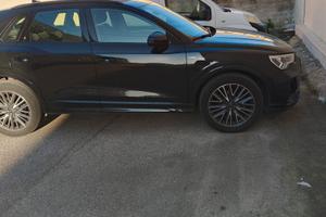 audi Q3 s line con 2 anni garanzia audi 