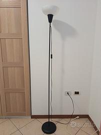 Lampada da terra a luce indiretta