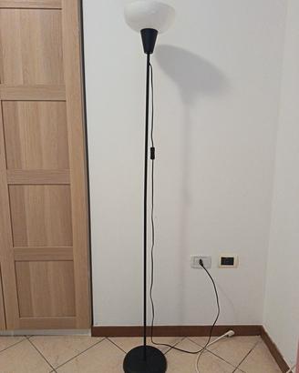 Lampada da terra a luce indiretta