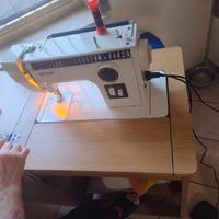 Macchina da cucire necchi