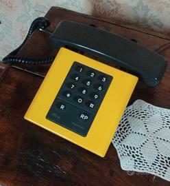 Telefono giallo designed by Giugiaro 1992