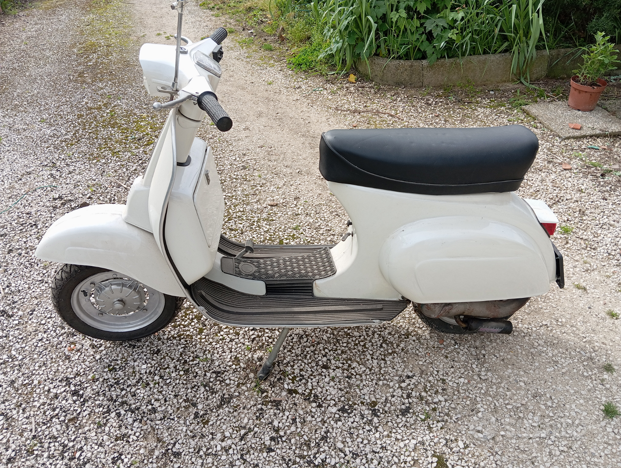 Vespa 50 azzurra Vendita in Moto e scooter