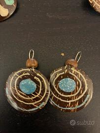 Orecchini pendenti cocco e resine