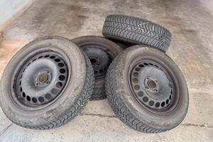 Pneumatici invernali Pirelli su cerchi in ferro