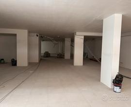 Locale commerc. bitonto centro