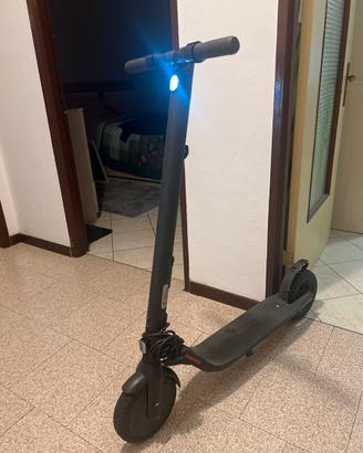 Monopattino elettrico Ninebot e 22e