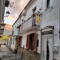 Casa indipendente su due livelli in zona stazione