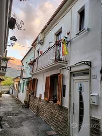 Casa indipendente su due livelli in zona stazione