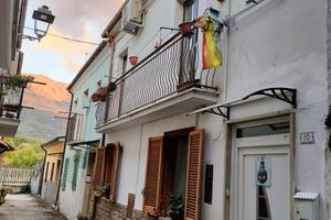 Casa indipendente su due livelli in zona stazione