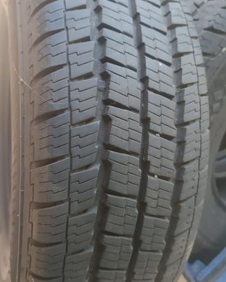 Gomme 215x75 r16 C 4 stagioni 