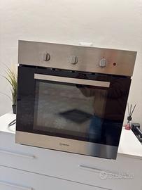 Forno indesit incasso 66 litri