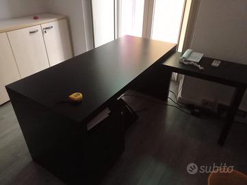 Scrivania angolare in legno nero
