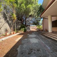 VILLA A SCHIERA D'ANGOLO A CATANZARO