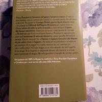 LIBRO  di Terry Pratchett "STREGHE ALL"ESTERO"
