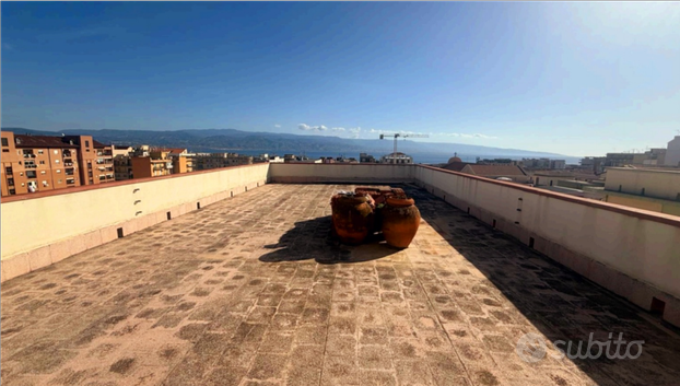 Raro attico a provinciale, con immensa terrazza