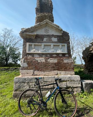 Bici gravel Cube