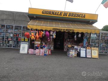 Edicola storica su strada forte passaggio