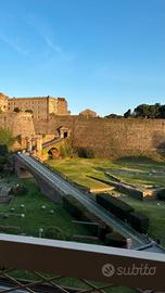 Quadrilocale arredato fronte e vista priamar