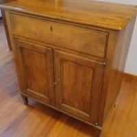 Mobile in legno con scrittoio a ribalta