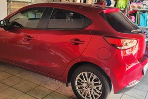 Auto Mazda 2