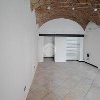 NEGOZIO A ROMANO DI LOMBARDIA