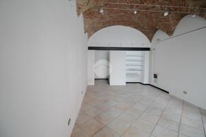 NEGOZIO A ROMANO DI LOMBARDIA