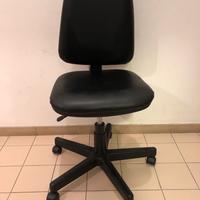 Poltrona da ufficio in pelle nera