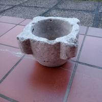 Antico mortaio in pietra.