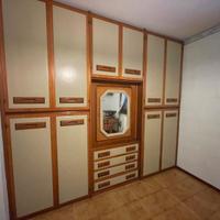 Armadio per camera da letto, comò e due comodini