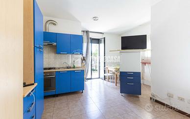 Monolocale con giardino in centro