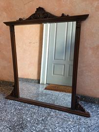 Specchiera classica vintage in legno

intagliato