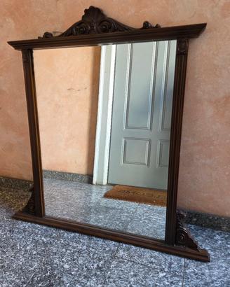 Specchiera classica vintage in legno

intagliato