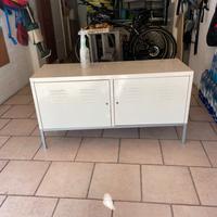 Mobiletto in metallo