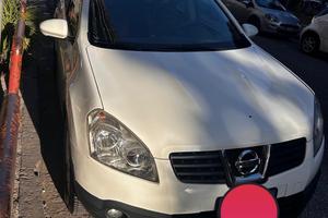Nissan Qashqai turbina nuova + motore buone cond.