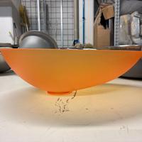 Lavabo da appoggio ovale in resina arancione