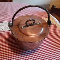 Casseruola in ottone con coperchio