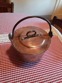 Casseruola in ottone con coperchio