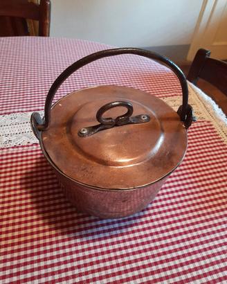 Casseruola in ottone con coperchio