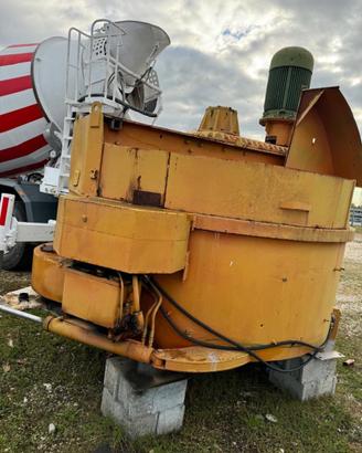 Mescolatore + alimentatore + stampi per betonaggio