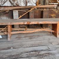 Tavolo in legno massello