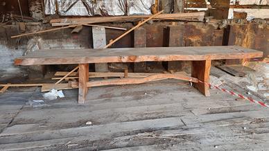 Tavolo in legno massello