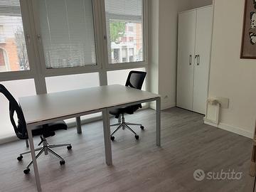 Ufficio arredato