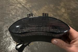 Faro posteriore triumph speed triple 1050