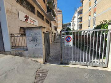 LOCALE COMMERCIALE A ROMA